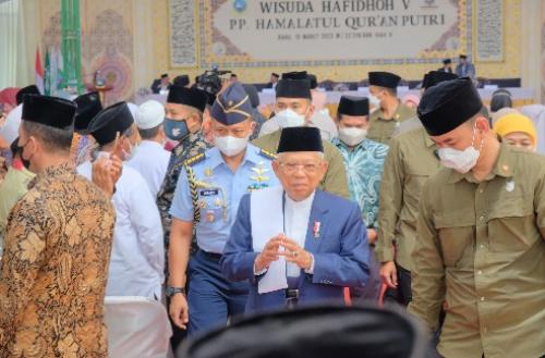 KUNJUNGAN WAPRES DI WISUDAH HAFIDHOH PPHQ PUTRI